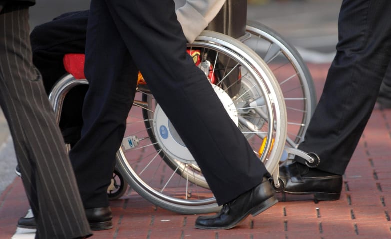 Les personnes handicapées «forcées de faire appel à une roue de hamster exténuante et envahissante»