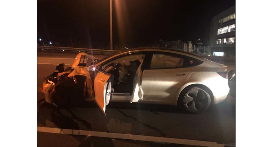 Tesla Model 3 en piloto automático choca contra otro vehículo policial: ¿por qué no se detienen?