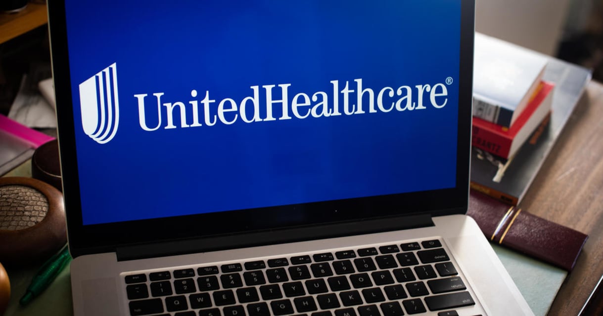 UnitedHealth utiliza IA defectuosa para negar a los pacientes mayores cobertura médicamente necesaria, afirma la demanda