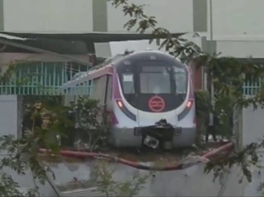 El tren sin conductor de la línea magenta del metro de Delhi se estrella una semana antes del lanzamiento