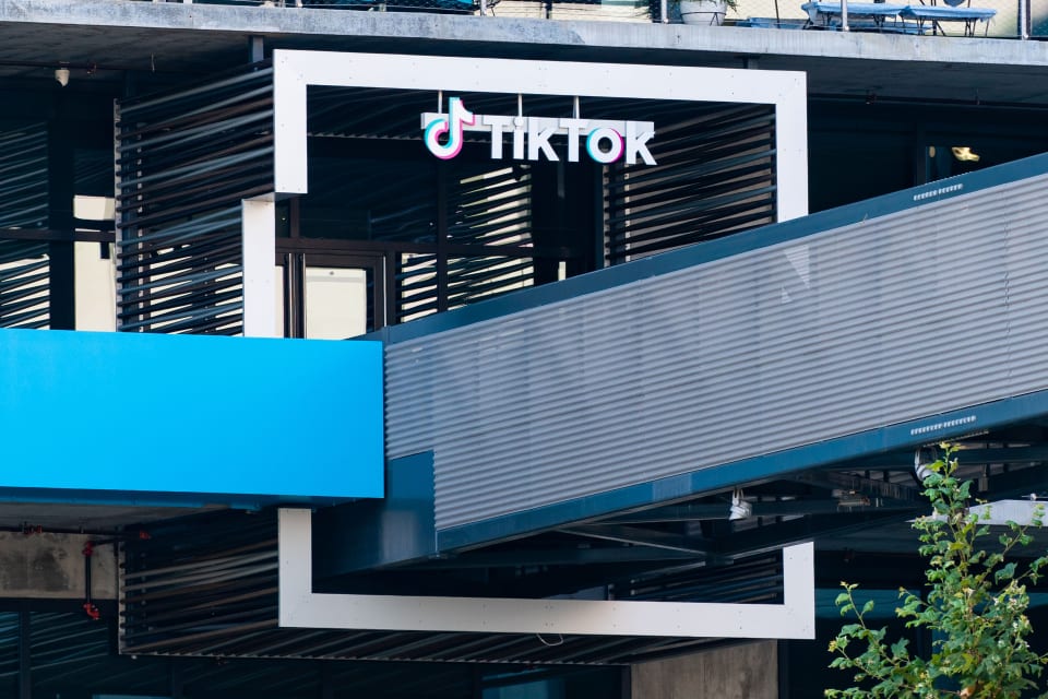 TikTok criticado por videos que comparten información falsa sobre la guerra de Rusia contra Ucrania