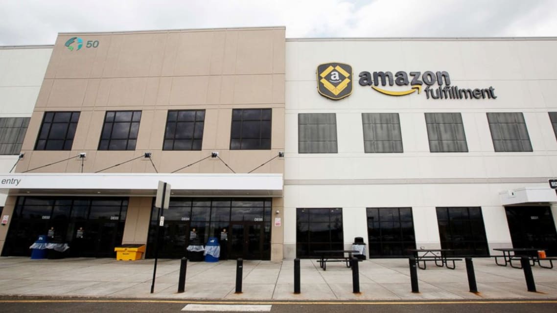 24 trabajadores de Amazon enviados al hospital después de que un robot desata accidentalmente un spray para osos