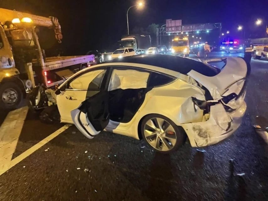 Worker dies after Tesla on autopilot collides with repair truck in northern Taiwan