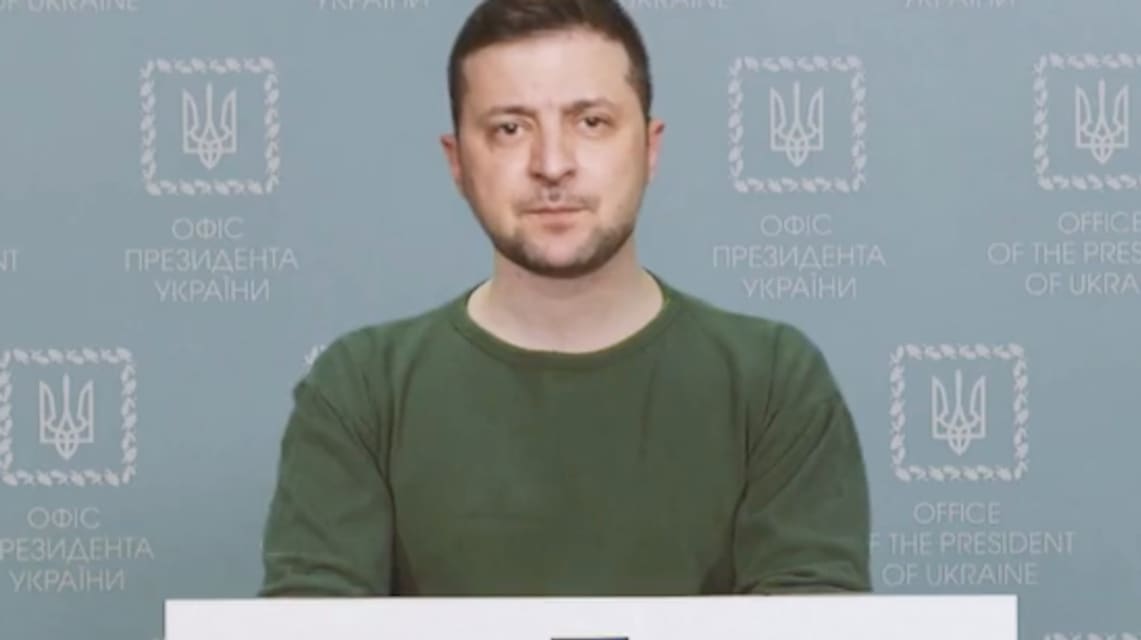 La chaîne d'information piratée et le deepfake de la reddition de Zelenskyy causent le chaos en ligne