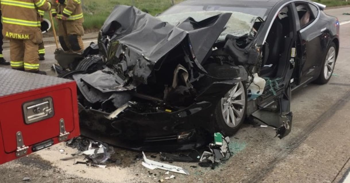 Tesla Model S estaba en piloto automático, dice conductor de Utah a la policía