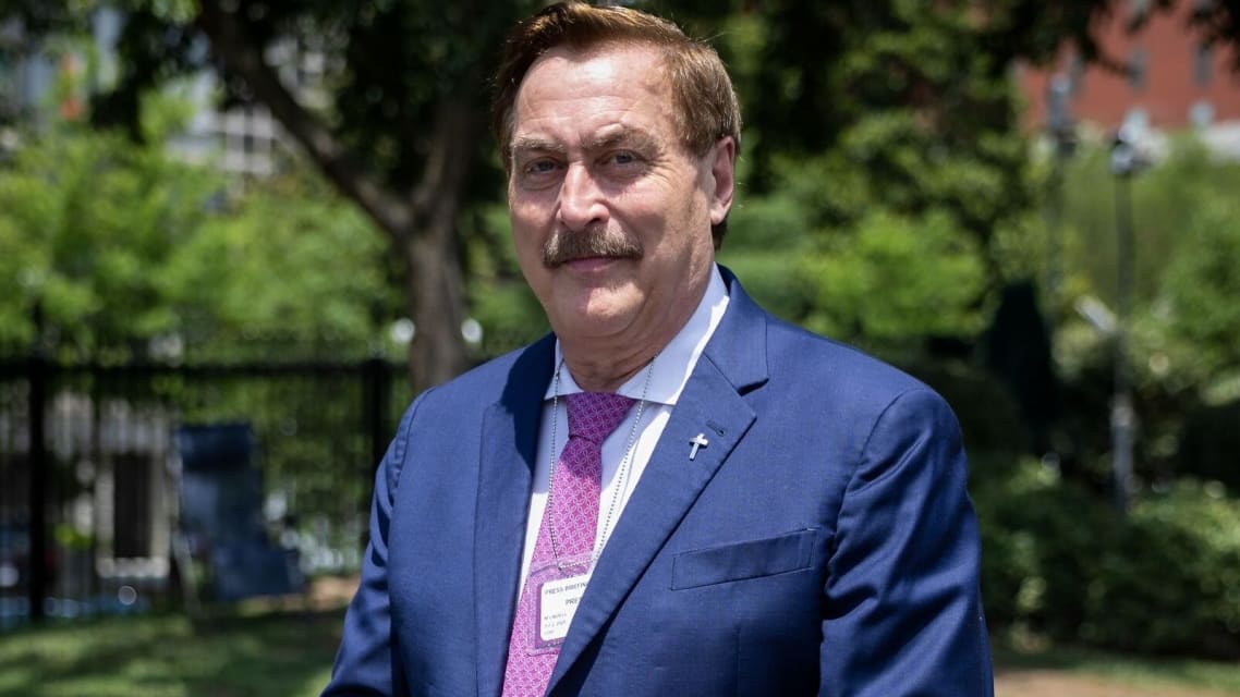 Un juge de Denver inflige une amende aux avocats du PDG de MyPillow, Mike Lindell, pour de fausses citations générées par l'IA : « Ce tribunal n'en tire aucune satisfaction… »