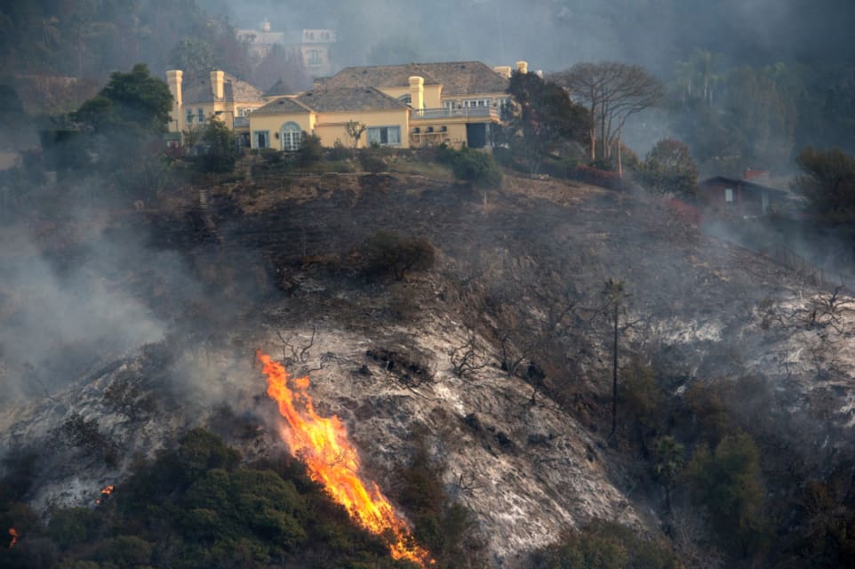 Waze y Google Maps empeoran el tráfico durante los incendios de Skirball y Creek, dicen las autoridades