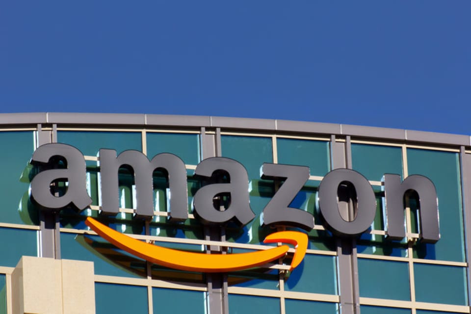 Amazon scraps sexist AI recruiting tool