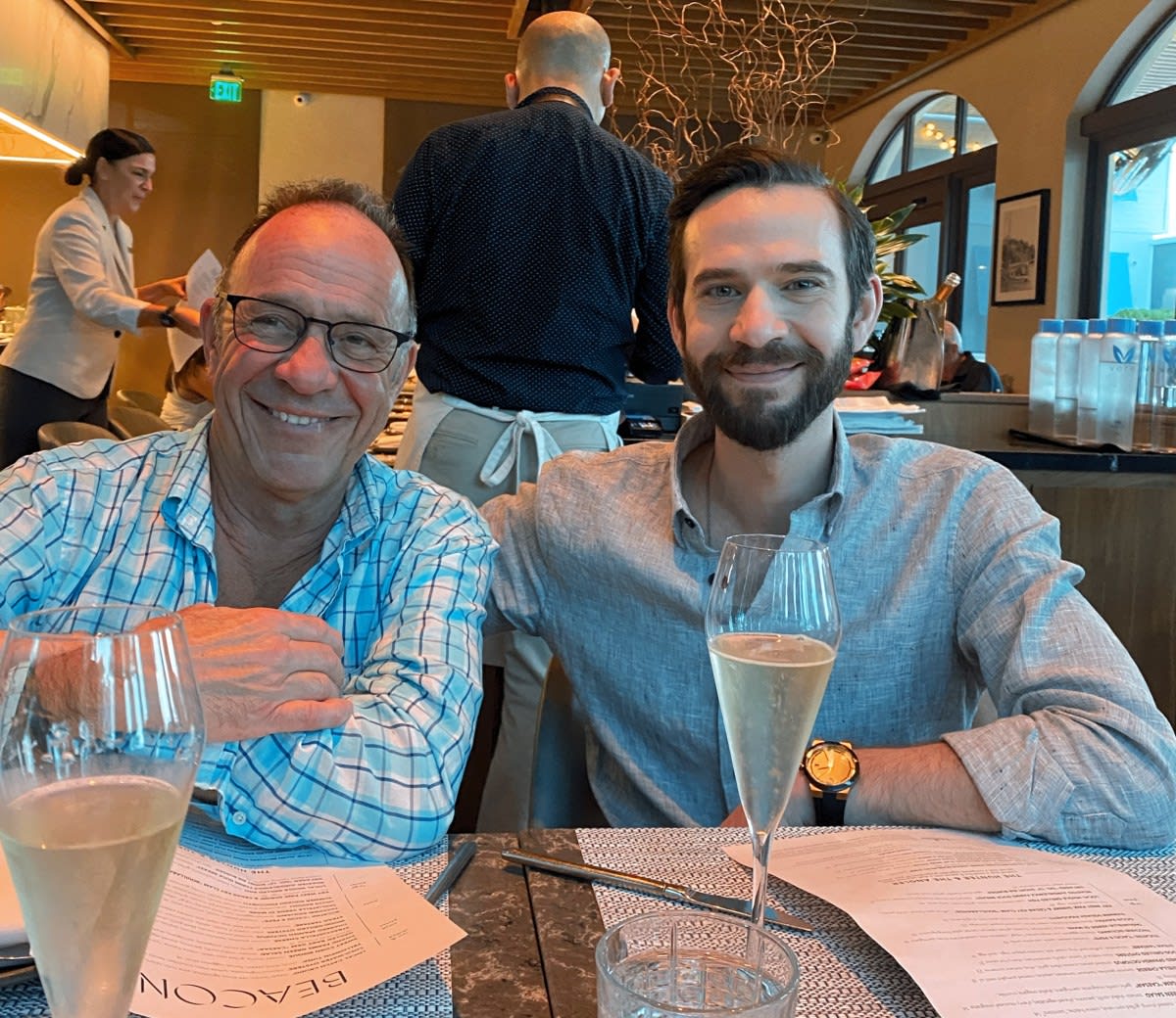 Un padre demanda a Google, alegando que el chatbot Gemini provocó que su hijo sufriera un delirio fatal.