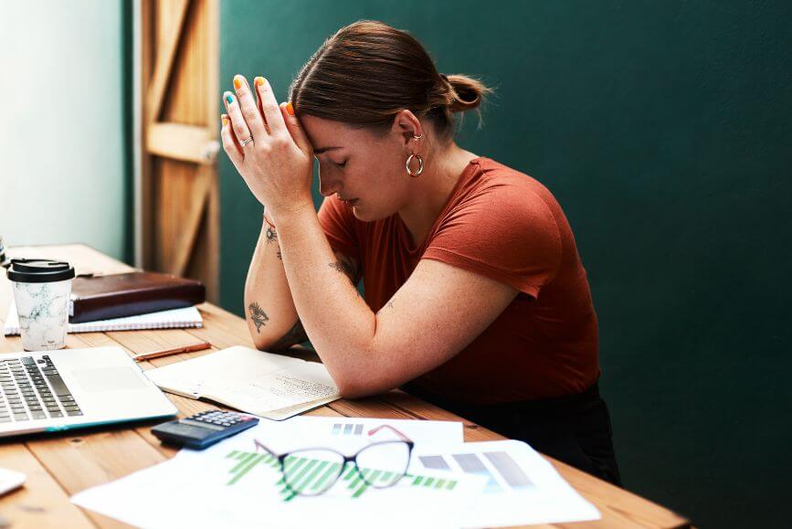 women-calculator-frustrated-headace.jpg