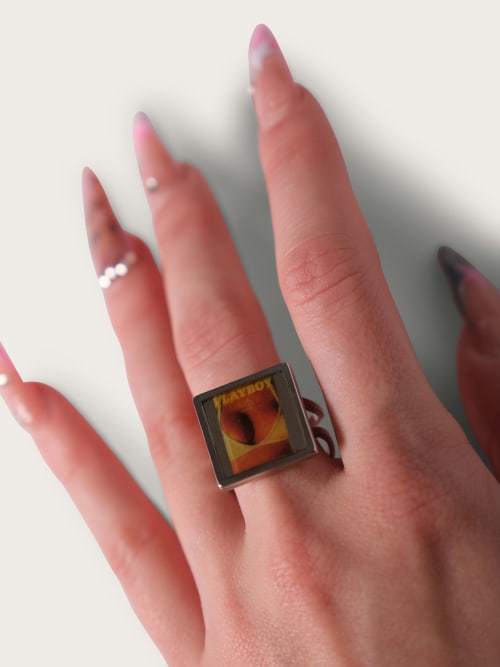 Photo de la pièce Bague vintage cover  disponible à la location en ligne ou dans notre showroom à Paris