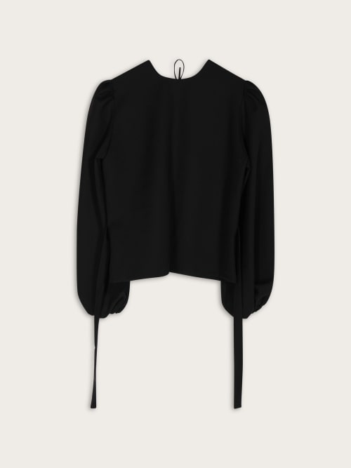 Photo de la pièce Blouse à noeuds noire disponible à la location en ligne ou dans notre showroom à Paris