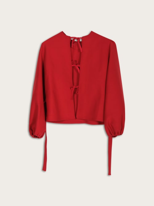 Photo de la pièce Blouse à nœuds rouge  disponible à la location en ligne ou dans notre showroom à Paris