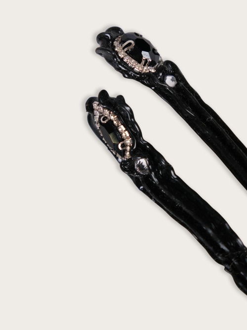 Photo de la pièce Boucles silicone noires  disponible à la location en ligne ou dans notre showroom à Paris
