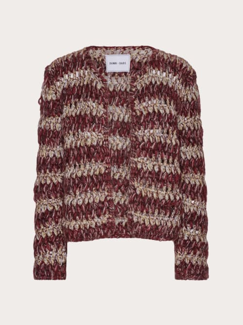 Photo de la pièce Cardigan en maille bordeaux et paillettes disponible à la location en ligne ou dans notre showroom à Paris