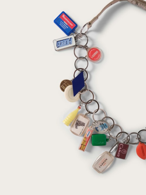 Photo de la pièce Ceinture charms  disponible à la location en ligne ou dans notre showroom à Paris