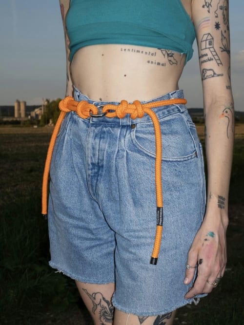 Photo de la pièce Ceinture Orange disponible à la location en ligne ou dans notre showroom à Paris