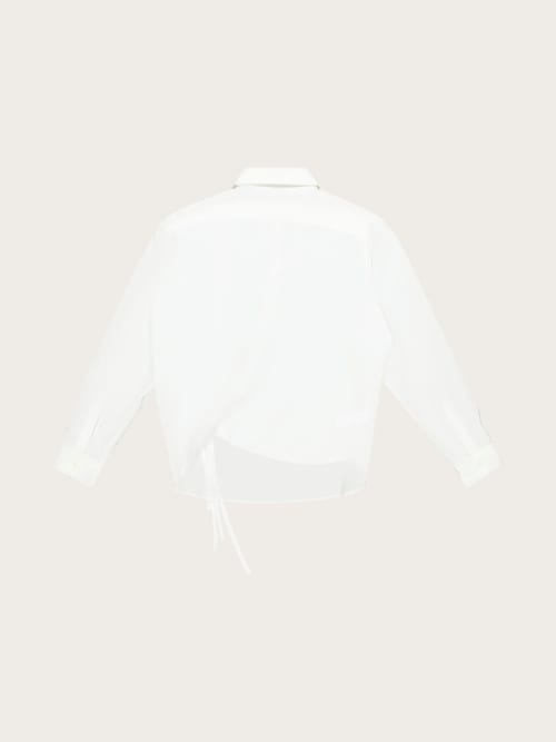 Photo de la pièce Chemise à lacets blanche disponible à la location en ligne ou dans notre showroom à Paris