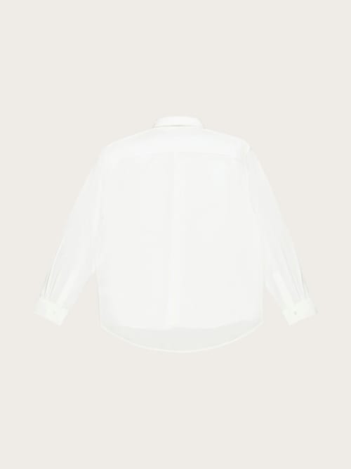 Photo de la pièce Chemise fendue blanche disponible à la location en ligne ou dans notre showroom à Paris