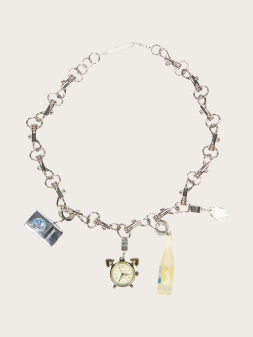 Photo de la pièce Collier charms  disponible à la location en ligne ou dans notre showroom à Paris