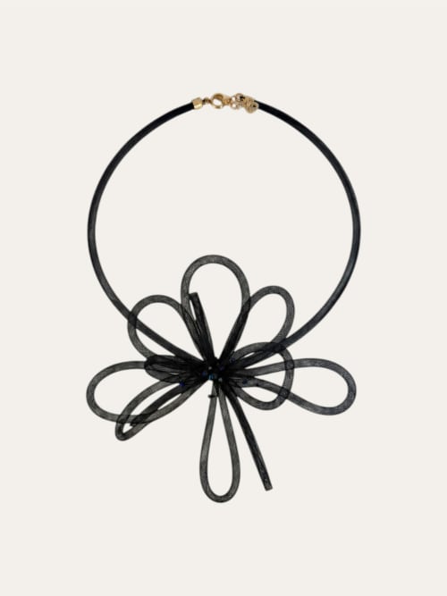 Photo de la pièce Collier fleur  disponible à la location en ligne ou dans notre showroom à Paris