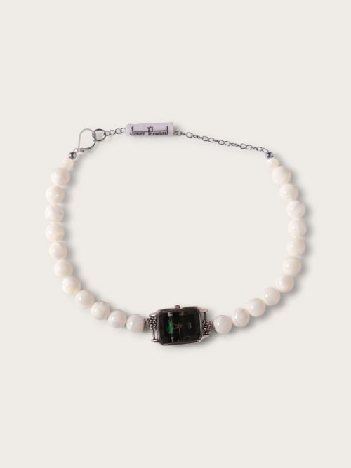 Photo de la pièce Collier montre Lacoste disponible à la location en ligne ou dans notre showroom à Paris