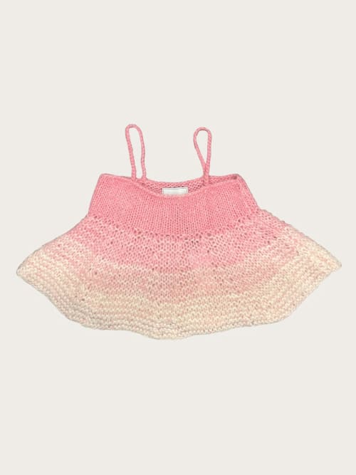 Photo de la pièce Crop top évasé en crochet disponible à la location en ligne ou dans notre showroom à Paris