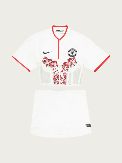 Photo de la pièce Ensemble top et jupes Manchester United disponible à la location en ligne ou dans notre showroom à Paris