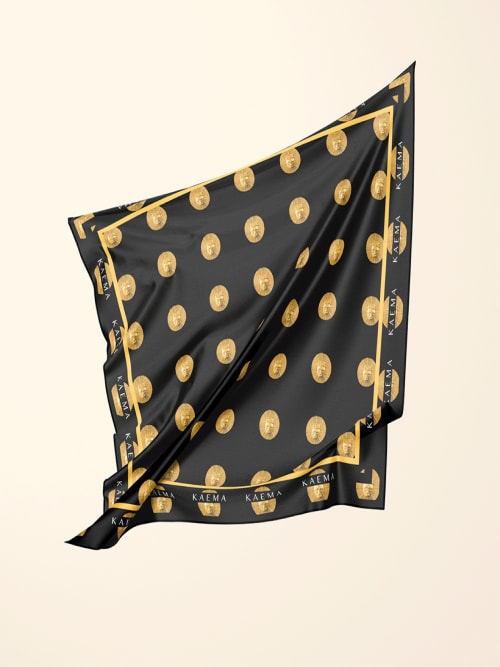 Photo de la pièce Foulard Kaema en Soie Noir disponible à la location en ligne ou dans notre showroom à Paris