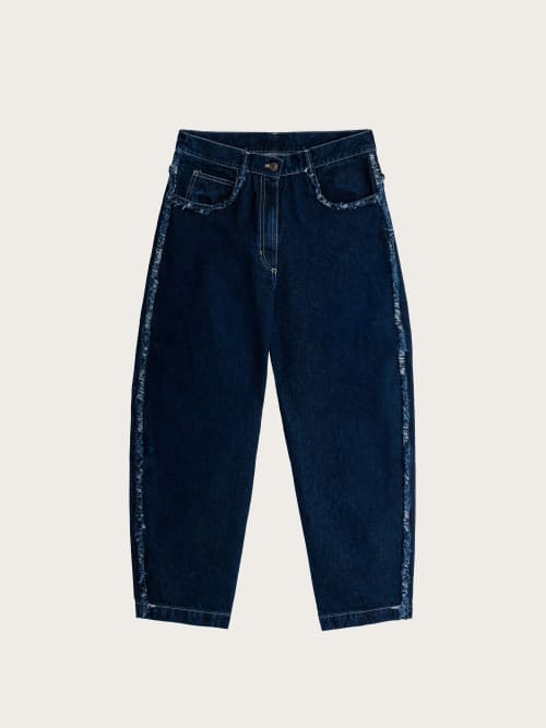 Photo de la pièce Jean coutures texturées disponible à la location en ligne ou dans notre showroom à Paris