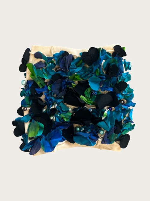 Photo de la pièce Jupe crème avec des fleurs  disponible à la location en ligne ou dans notre showroom à Paris