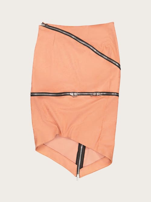 Photo de la pièce Jupe en daim zippée disponible à la location en ligne ou dans notre showroom à Paris