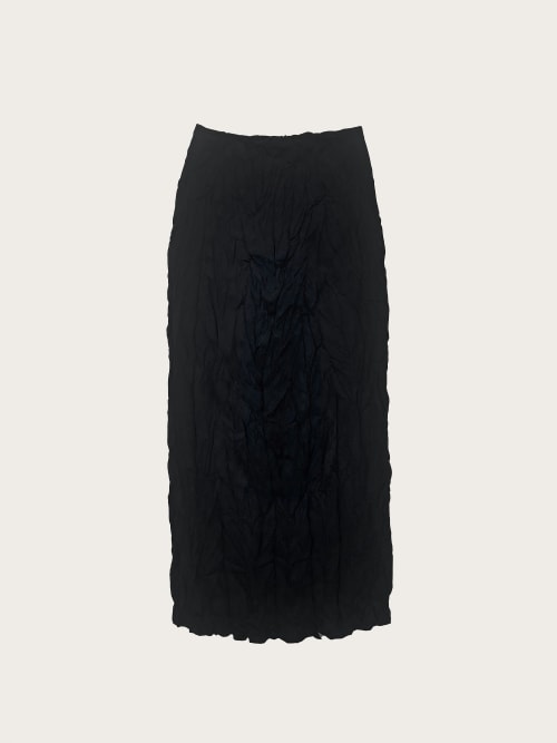 Photo de la pièce Jupe longue noire effet satin froissé disponible à la location en ligne ou dans notre showroom à Paris