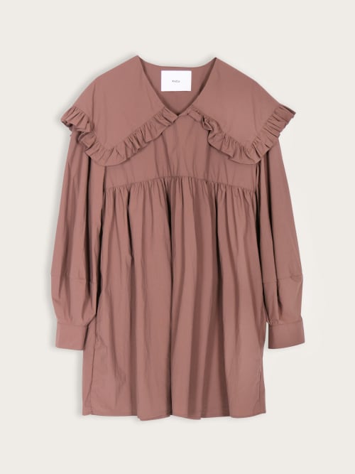 Photo de la pièce MIni Robe marron à col claudine disponible à la location en ligne ou dans notre showroom à Paris