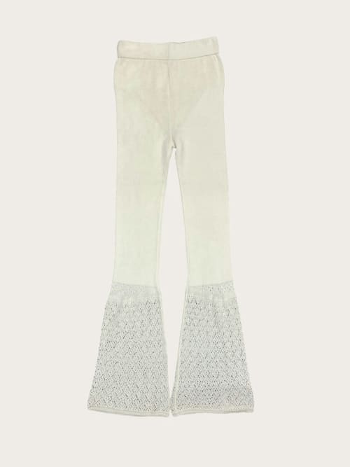 Photo de la pièce Pantalon blanc en crochet disponible à la location en ligne ou dans notre showroom à Paris