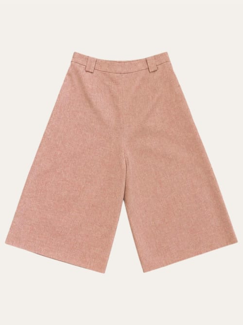 Photo de la pièce Pantalon court rose  disponible à la location en ligne ou dans notre showroom à Paris