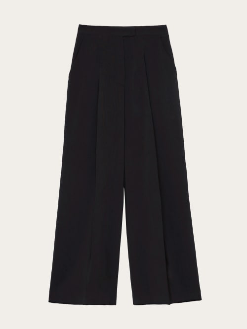Photo de la pièce Pantalon de costume noir taille haute disponible à la location en ligne ou dans notre showroom à Paris