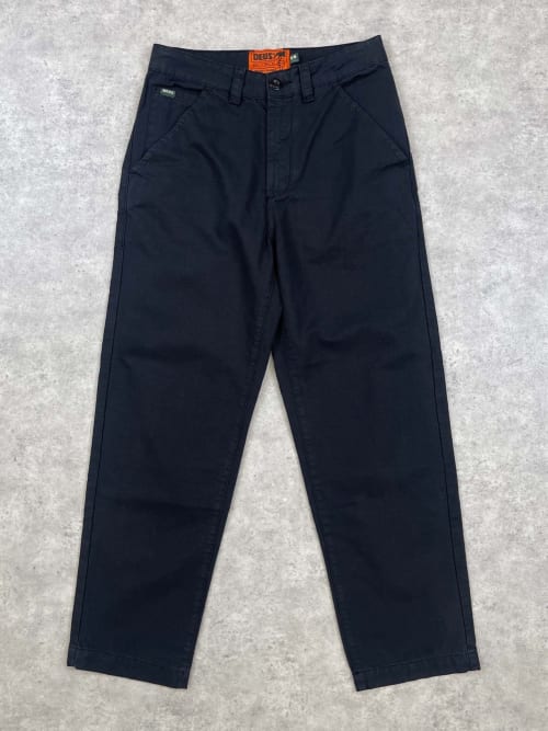 Photo de la pièce Pantalon Deus Ex Machina Coupe Droite  disponible à la location en ligne ou dans notre showroom à Paris