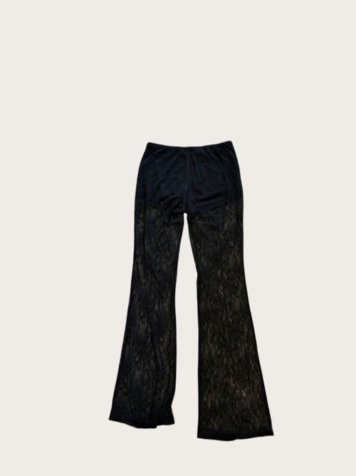 Photo de la pièce Pantalon en dentelle  disponible à la location en ligne ou dans notre showroom à Paris