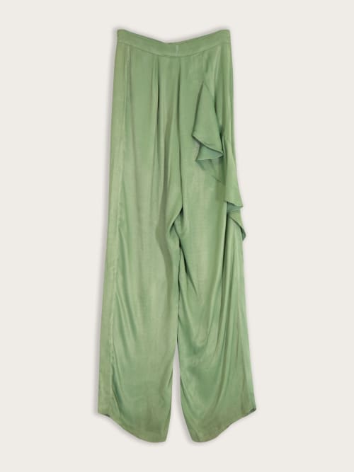 Photo de la pièce Pantalon fluide à volants disponible à la location en ligne ou dans notre showroom à Paris