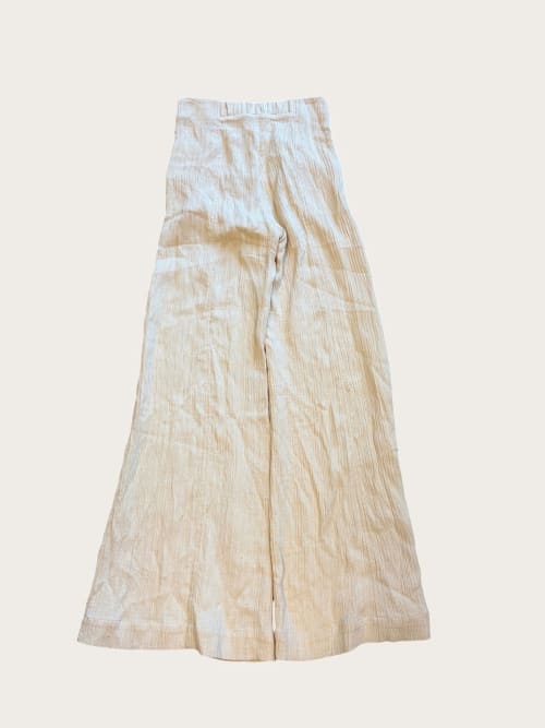 Photo de la pièce Pantalon fluide beige disponible à la location en ligne ou dans notre showroom à Paris