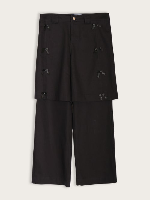 Photo de la pièce Pantalon-short noir à noeuds disponible à la location en ligne ou dans notre showroom à Paris