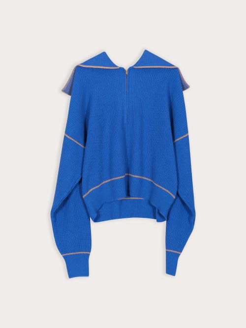 Photo de la pièce Pull Col Carré Zippé Bleu disponible à la location en ligne ou dans notre showroom à Paris