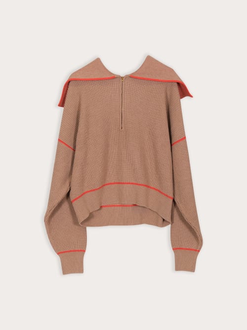 Photo de la pièce Pull Col Carré Zippé Camel disponible à la location en ligne ou dans notre showroom à Paris