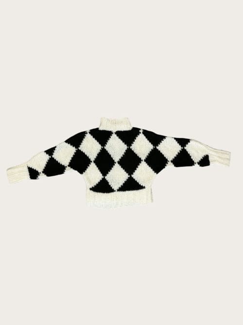 Photo de la pièce Pull damier noir et blanc disponible à la location en ligne ou dans notre showroom à Paris