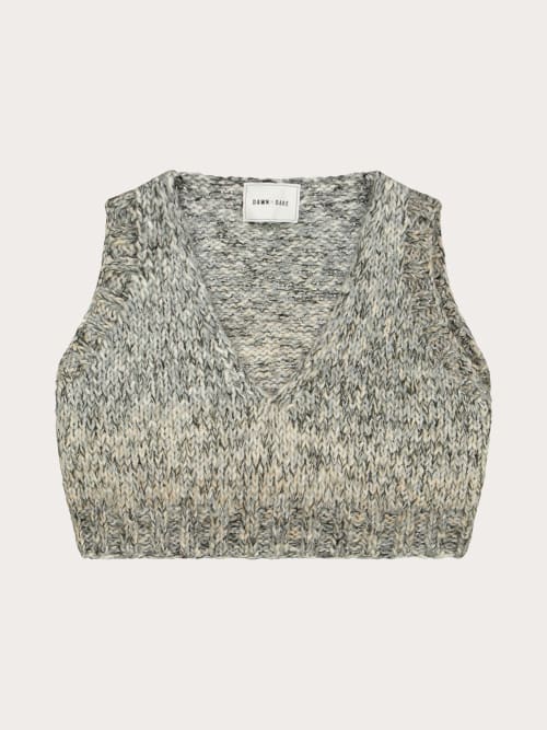 Photo de la pièce Pull en maille gris à paillettes sans manches disponible à la location en ligne ou dans notre showroom à Paris