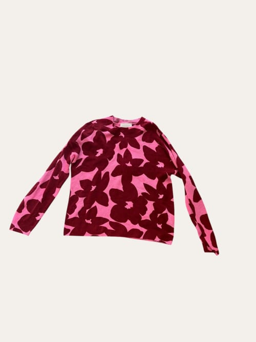Photo de la pièce Pull rose à motifs disponible à la location en ligne ou dans notre showroom à Paris