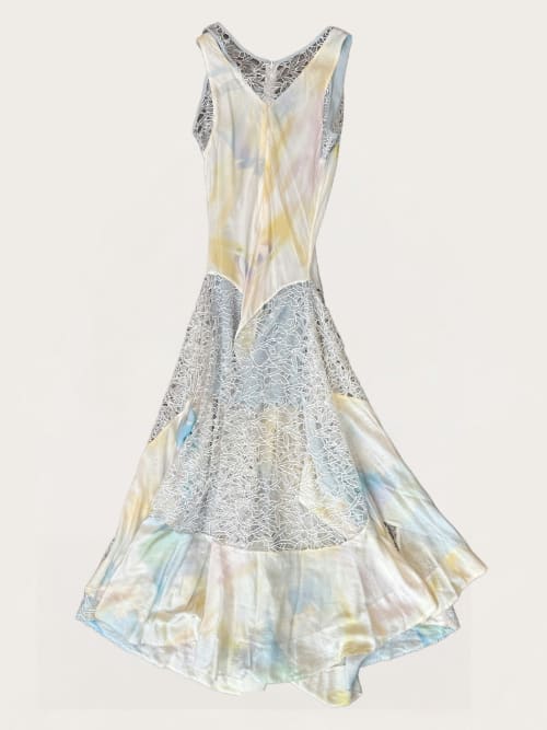 Photo de la pièce Robe bretelles à imprimés  disponible à la location en ligne ou dans notre showroom à Paris