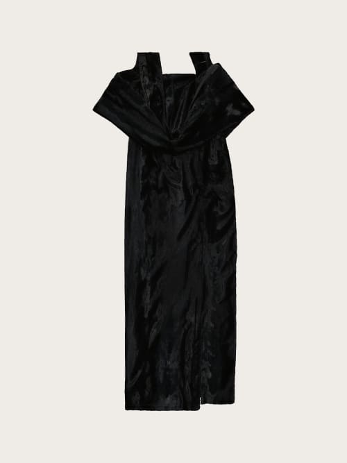 Photo de la pièce Robe en velours noire disponible à la location en ligne ou dans notre showroom à Paris
