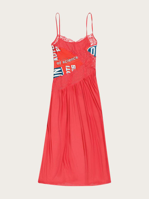 Photo de la pièce Robe fluide upcyclée disponible à la location en ligne ou dans notre showroom à Paris